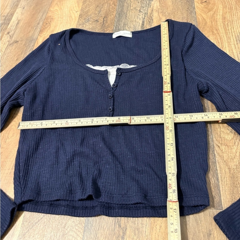 Frankie & Skylarr Ribbed Crop Henley Top Size L Navy Blue Long Sleeve Soft y2k - Picture 3 of 5